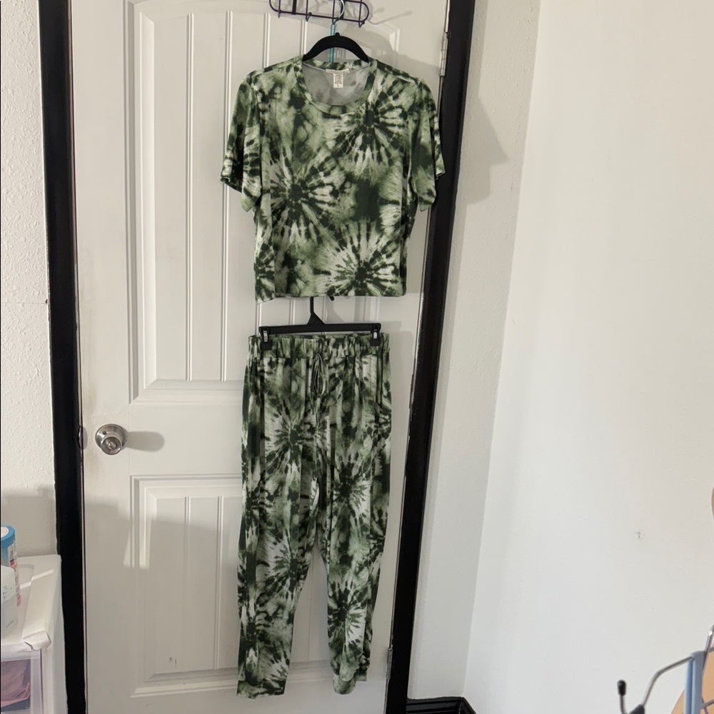 Capella tie-dye set